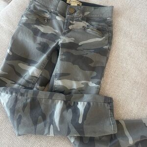 Democracy Gray camo size 2 skinny jeans